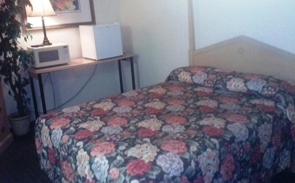 Stockton Travelers Motel חדר תמונה