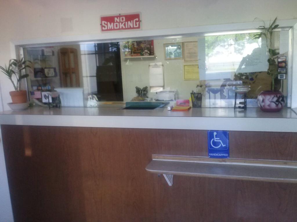 Stockton Travelers Motel מראה חיצוני תמונה